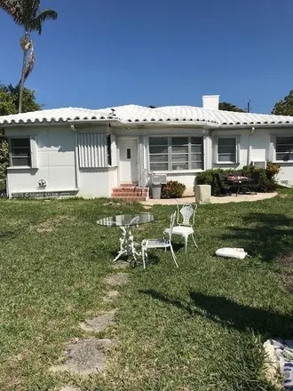 Buy this 3 bed house on 850 Lakeview Drive in Miami Beach, FL 33140