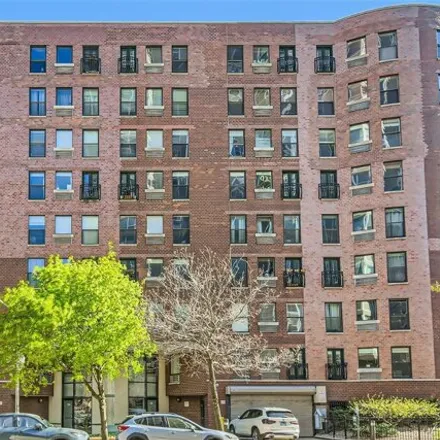 Buy this 3 bed condo on 711 West Gordon Terrace in Chicago, IL 60613