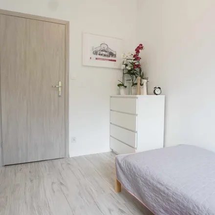 Rent this 3 bed room on Źródłowa 41 in 91-735 Łódź, Poland