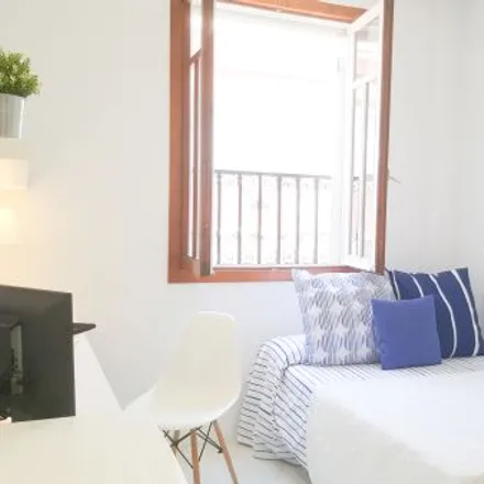 Rent this 3 bed apartment on Al-Aman II in Calle de Leganitos, 27