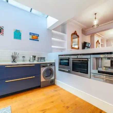 Rent this 4 bed apartment on Fabian Road in London, SW6 7TU