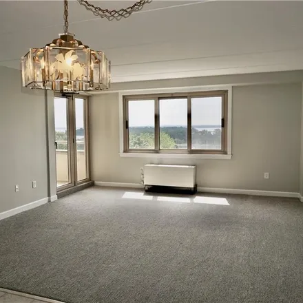 Image 7 - 701 Pelham Road, Rosedale, City of New Rochelle, NY 10805, USA - Condo for sale