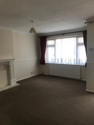 Image 6 - Frinton Road, London, RM5 2EL, United Kingdom - Townhouse for rent