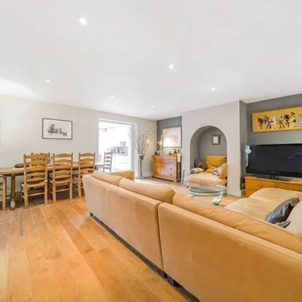 Rent this 2 bed apartment on 3 The Glade in London, W12 8BX