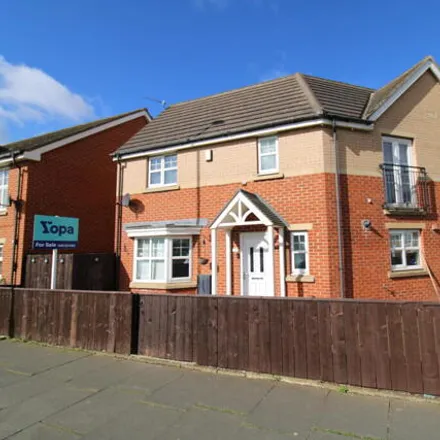 Buy this 3 bed duplex on Wensleydale Gardens in Thornaby-on-Tees, TS17 9BB
