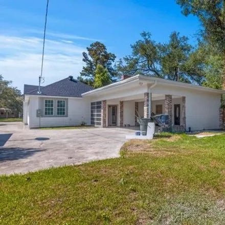 Image 3 - 1213 9th St, Lake Charles, Louisiana, 70601 - House for sale