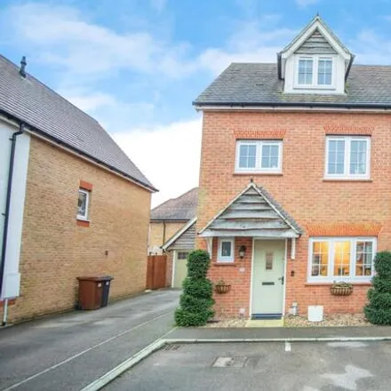 Buy this 4 bed house on Mortar House in Germander Avenue, Halling