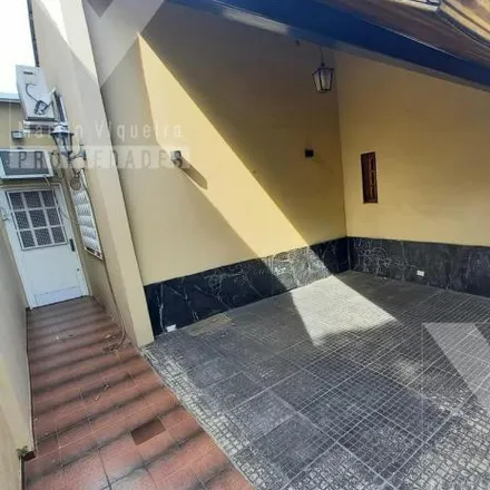 Buy this 3 bed house on Estados Unidos 807 in Villa Martelli, 1603 Vicente López