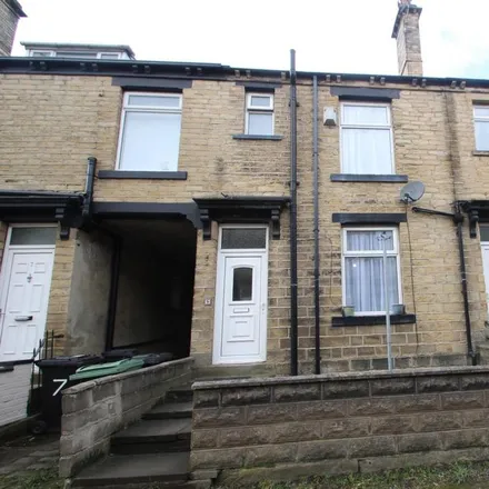 Rent this 2 bed townhouse on Westbourne Place in Farsley, LS28 6EE