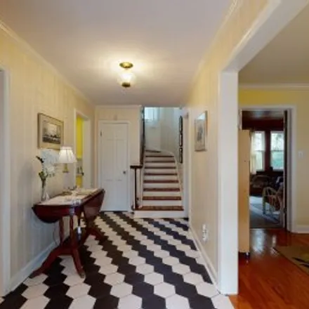 Buy this 4 bed apartment on 204 Washington Avenue in Ardsley Park - Chatham Cresent, Savannah