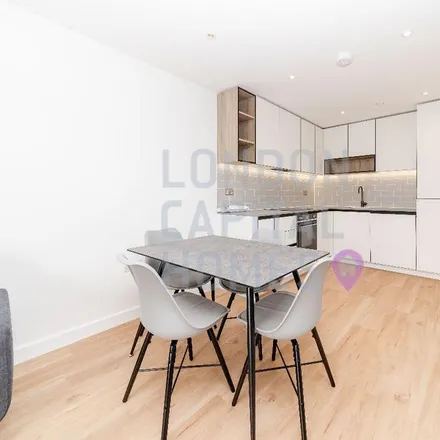 Image 6 - Springfield Gardens, London, NW9 0RS, United Kingdom - Apartment for rent