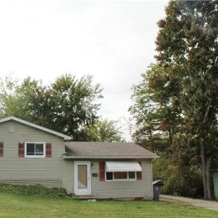 Buy this 3 bed house on 686 North Hartford Avenue in Youngstown, OH 44509