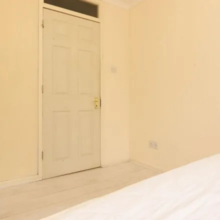 Rent this 4 bed apartment on 40 Salmen Road in London, E13 0DT