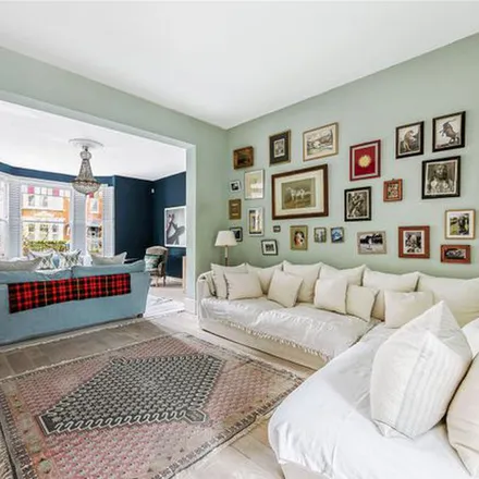 Rent this 5 bed duplex on Thornton Avenue in London, W4 1QQ