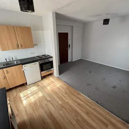 Image 1 - Move, Queensway, Dunstable, LU5 4ET, United Kingdom - Apartment for rent