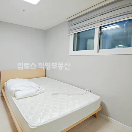 Rent this 2 bed apartment on 서울특별시 강남구 대치동 957-12