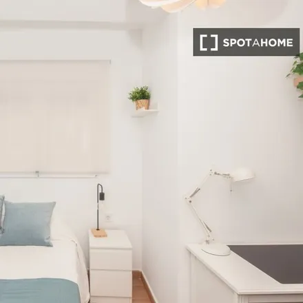 Rent this 5 bed room on Plaça de Calabuig in 6, 46011 Valencia
