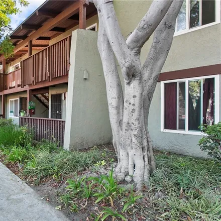 Buy this 1 bed condo on 201 West MacArthur Boulevard in Santa Ana, CA 92707
