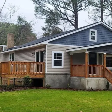 Buy this 4 bed house on 519 South Carlisle Street in Southern Pines, NC 28387