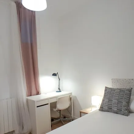 Image 2 - Carrer del Comte Borrell, 104, 08001 Barcelona, Spain - Room for rent