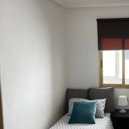 Rent this 5 bed room on Carrer de l'Escultor Piquer in 46019 Valencia, Spain