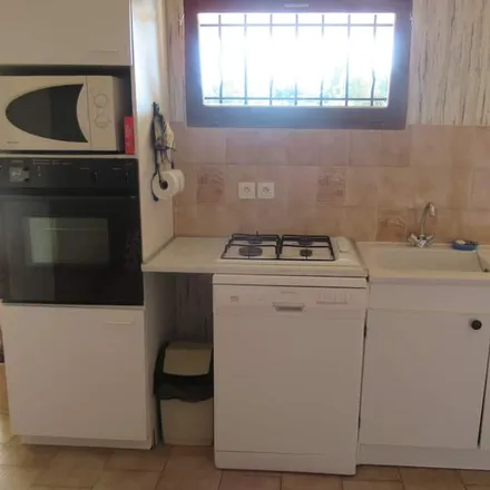 Rent this 2 bed apartment on 83370 Fréjus