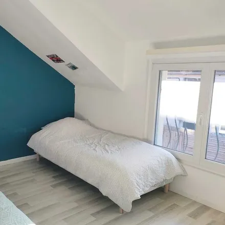 Rent this 5 bed house on Vernou-sur-Seine in Quai de Seine, 77670 Vernou-sur-Seine