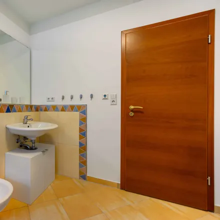 Rent this 3 bed room on Saphirweg 4 in 70174 Stuttgart, Germany