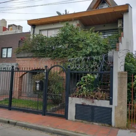 Buy this 6 bed house on Norteamérica 432 in Partido de Morón, 1720 Villa Sarmiento