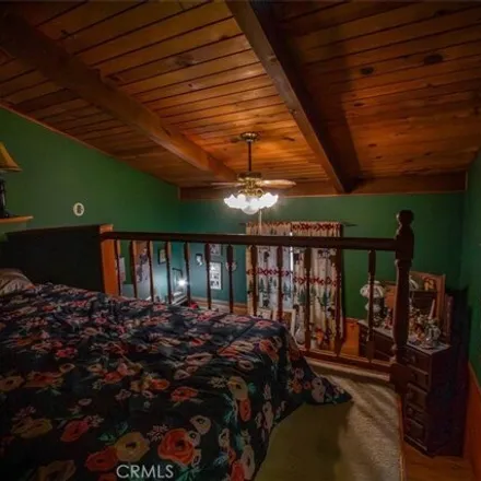 Image 9 - 31664 31595 Luring Pines Drive, Running Springs, CA 92382, USA - House for sale