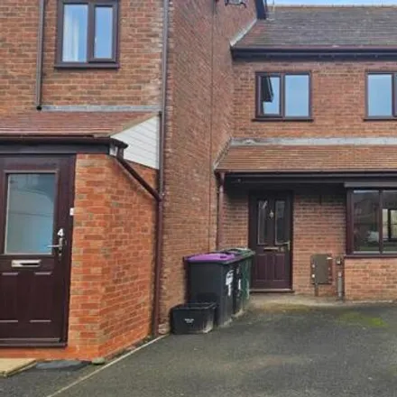 Rent this 3 bed townhouse on Whitemeadow Close in Halford, SY7 9QP