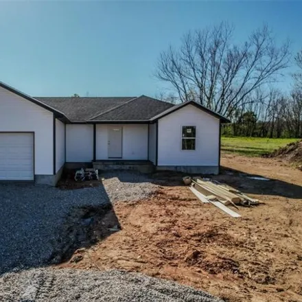 Buy this 3 bed house on 17935 Dunklin Rd in Lebanon, Missouri