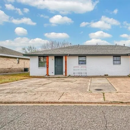 Buy this 4 bed house on 116 Mc Kenzie Drive in Weatherford, OK 73096