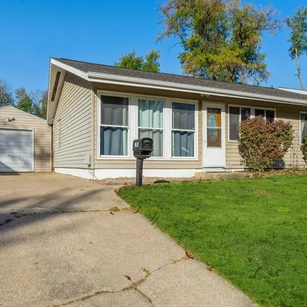 Buy this 3 bed house on 1265 38th Street Southeast in Cedar Rapids, IA 52403