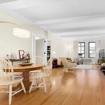 Image 2 - 212 East 48th Street, New York, NY 10017, USA - Apartment for sale