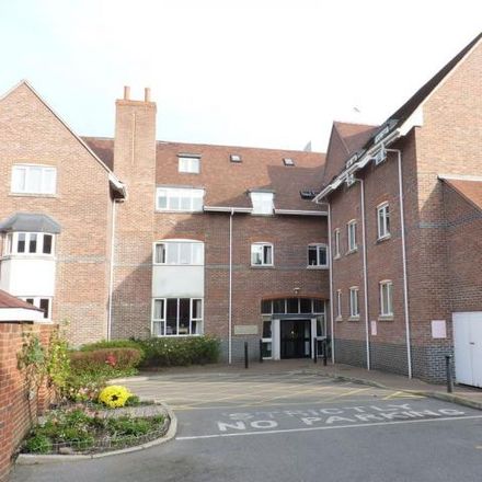 Rent this 2 bed apartment on Le Petit Cafe in Bridge Street, Walton-on-Thames