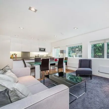 Rent this 2 bed room on 155-167 Fulham Road in London, SW3 6SN