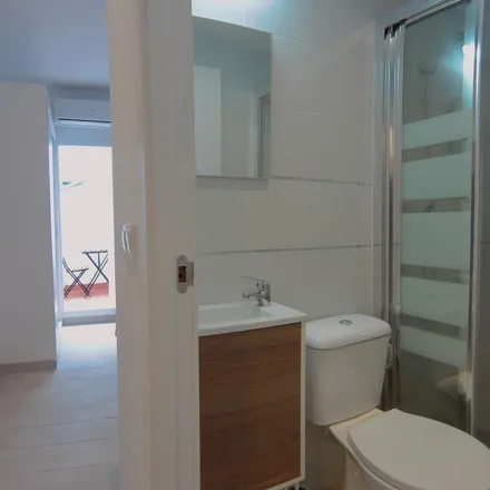 Rent this 2 bed apartment on Calle de Rodrigo Uhagón in 28026 Madrid, Spain