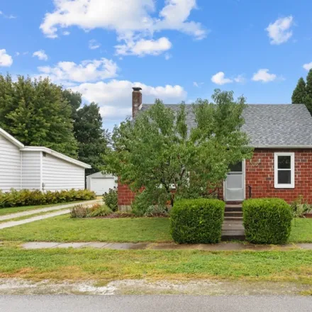 Buy this 3 bed house on 707 South Division Street in Flora, Carroll County