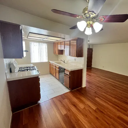 Image 9 - 700 E Cedar Ave. - Apartment for rent