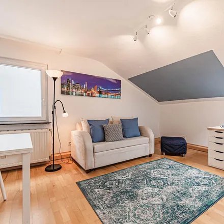 Rent this 2 bed apartment on Saalburgallee in 60385 Frankfurt, Germany