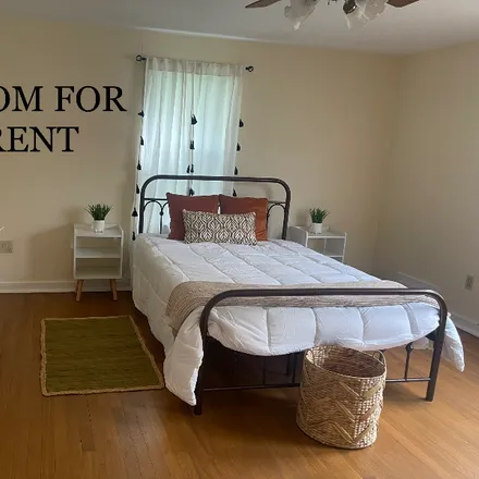 Rent this 1 bed house on 449 Buckingham Ave