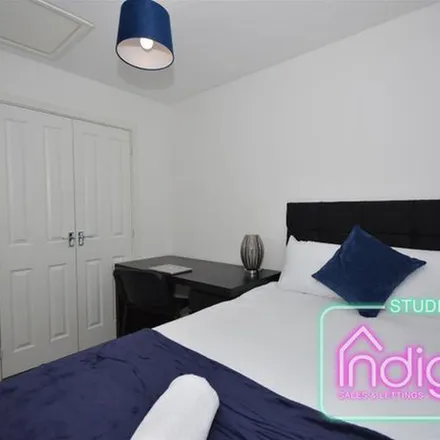 Image 9 - Chervil Close, Newcastle-under-Lyme, ST5 3FF, United Kingdom - Apartment for rent