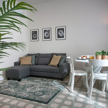 Rent this 3 bed apartment on Carrer del Comte Borrell in 68, 08001 Barcelona