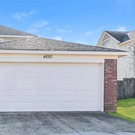 Rent this 3 bed house on 4688 Royal View Drive in Shelby County, TN 38128