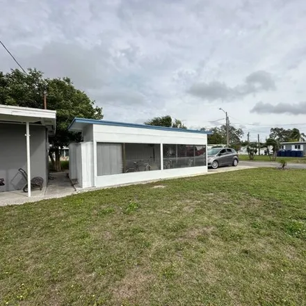 Buy this studio apartment on 2nd Street in Clearwater, FL 33765