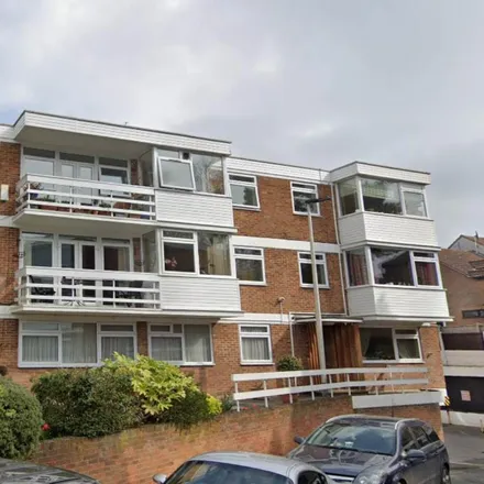 Rent this 2 bed apartment on unnamed road in London, IG8 0TJ