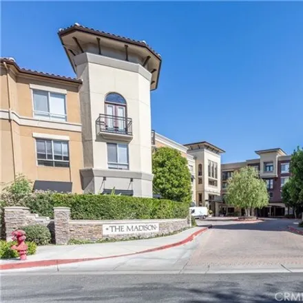 Buy this 1 bed condo on 24342 Magic Mountain Parkway in Santa Clarita, CA 91355