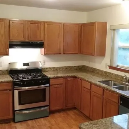 Rent this 3 bed apartment on 23252 Potomac Circle in Farmington Hills, MI 48335