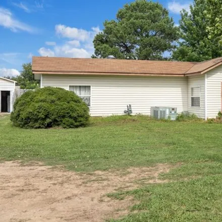 Buy this 3 bed house on 882 Stephens Rd in Eufaula, Oklahoma